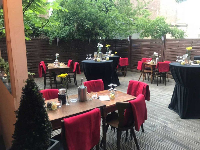 eventlocation-aussenbereich-stehtische